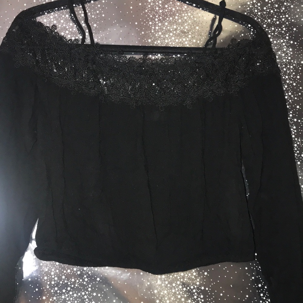 HOLLISTER BLACK OFF THE SHOULDER LACE CROP TOP